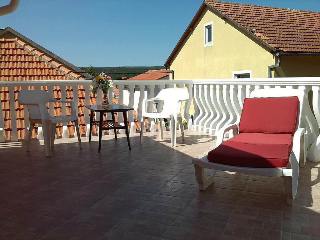 Apartments Batarilo Gornji Karin Quarto foto