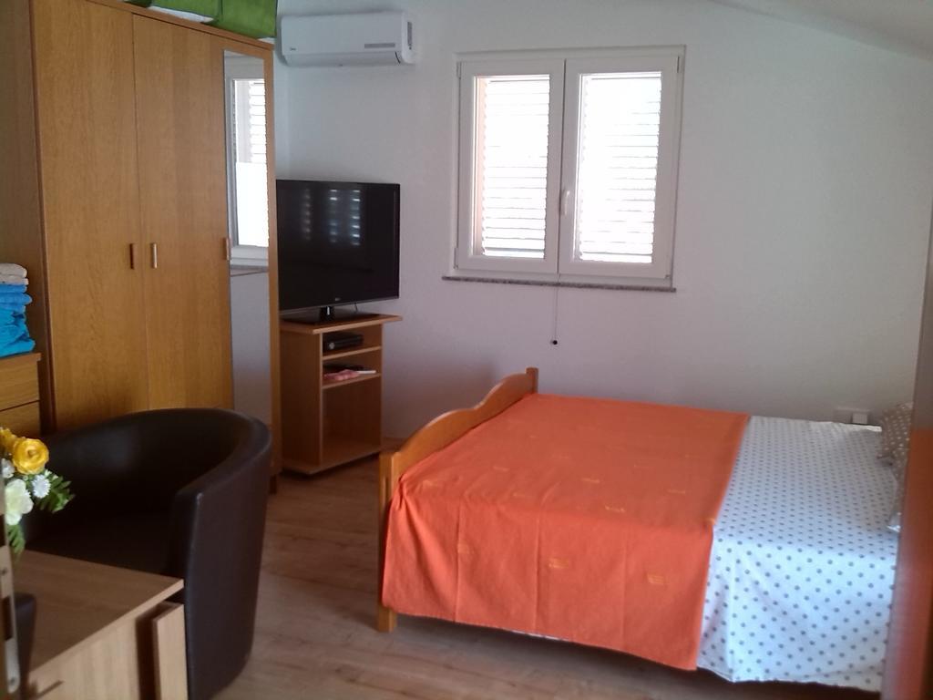 Apartments Batarilo Gornji Karin Quarto foto