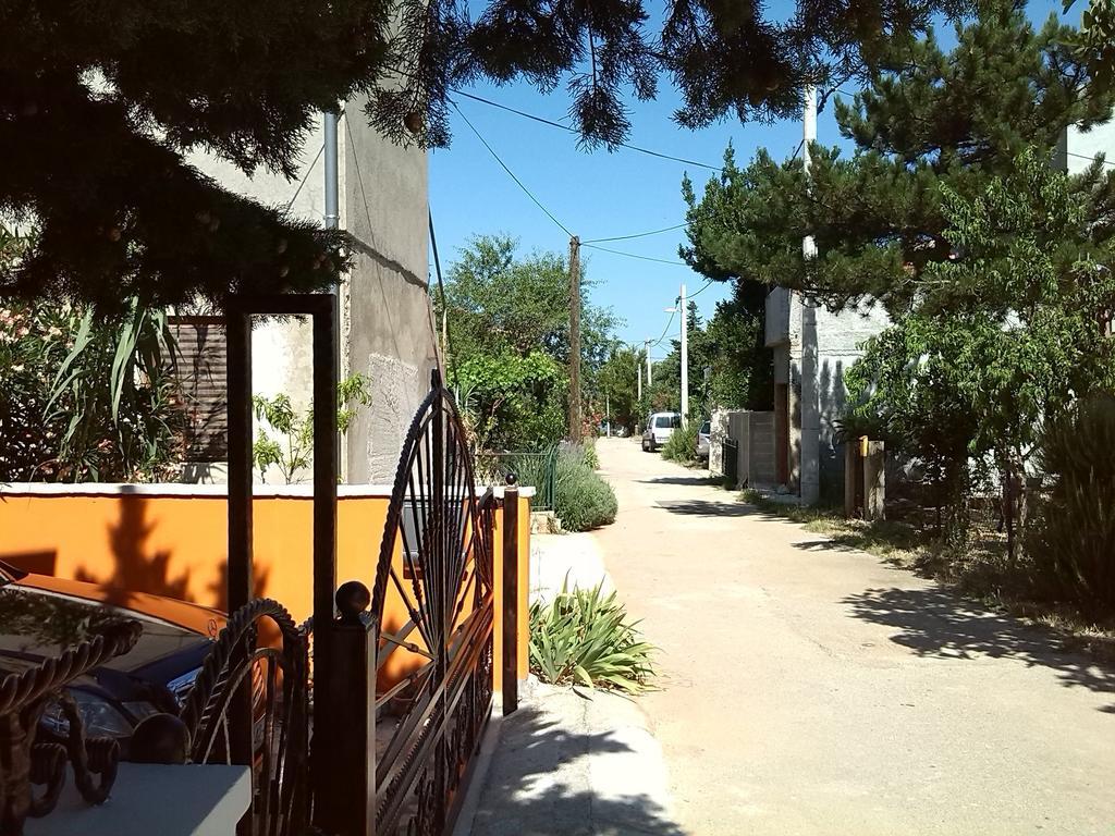 Apartments Batarilo Gornji Karin Exterior foto